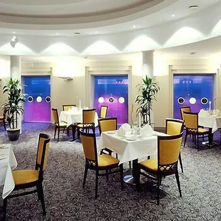 维尔扬迪大酒店 酒店 4*
